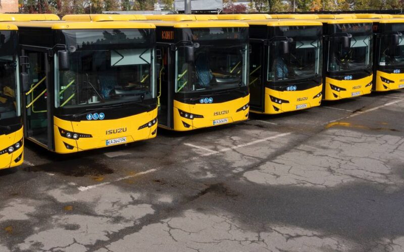 Київ отримав 30 нових сучасних пасажирських автобусів: 20 вже курсують містом