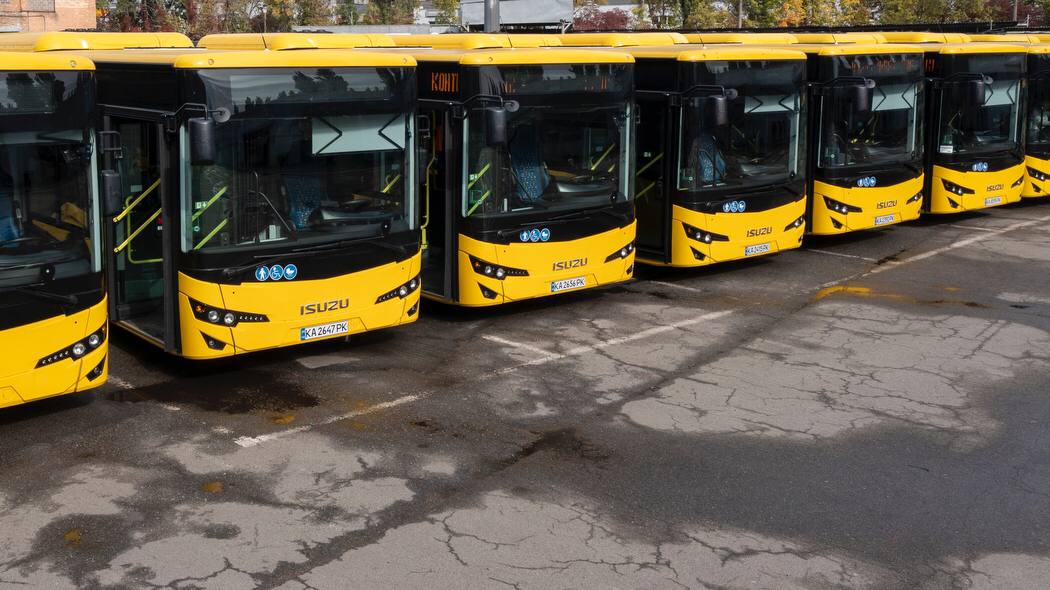 Київ отримав 30 нових сучасних пасажирських автобусів: 20 вже курсують містом