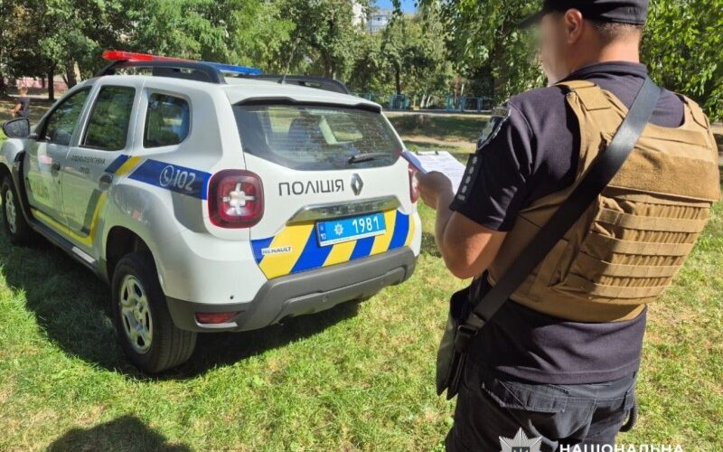На Київщині з багатоповерхівки впав чоловік