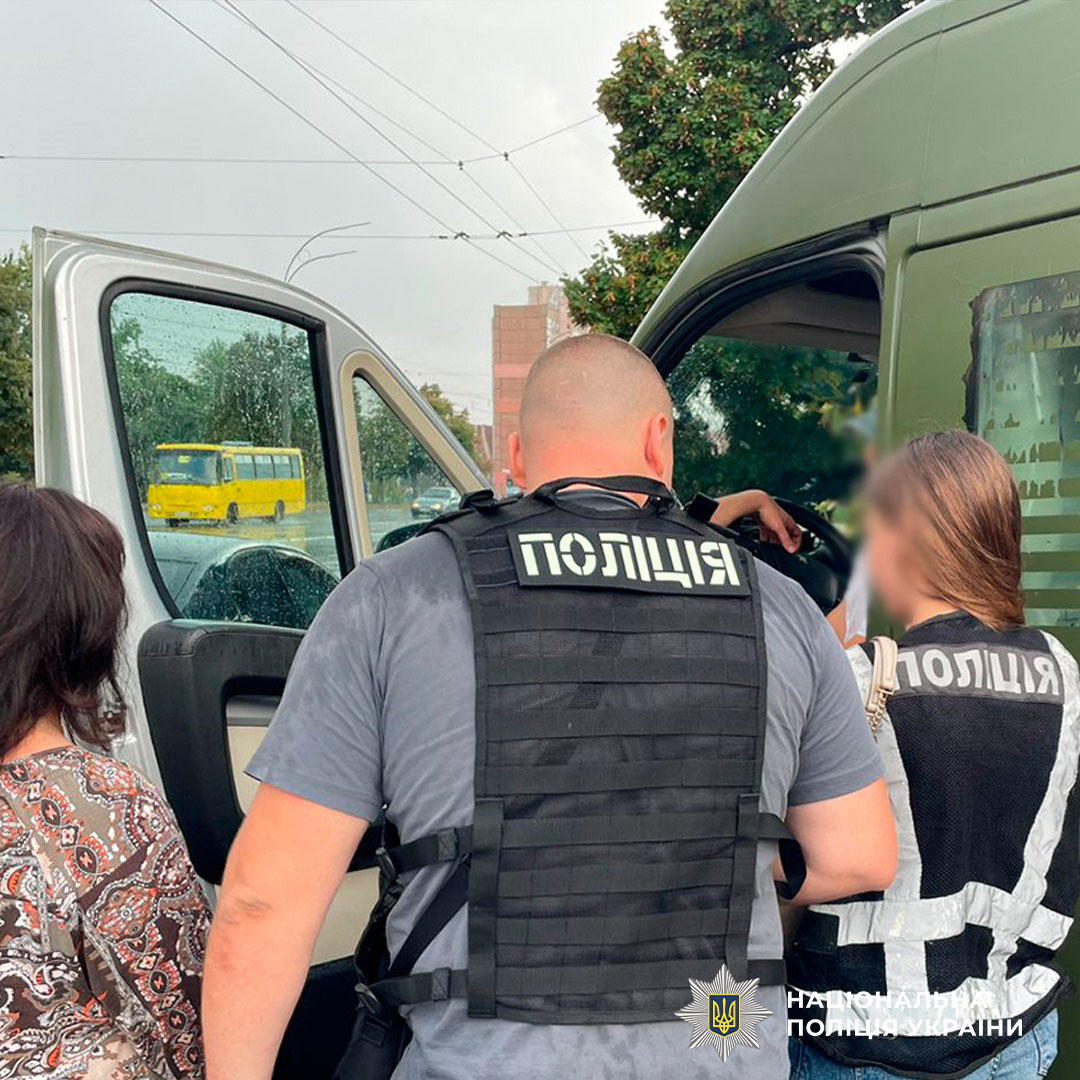 У Києві ліквідували схему наживи на гуманітарних автівках для ЗСУ