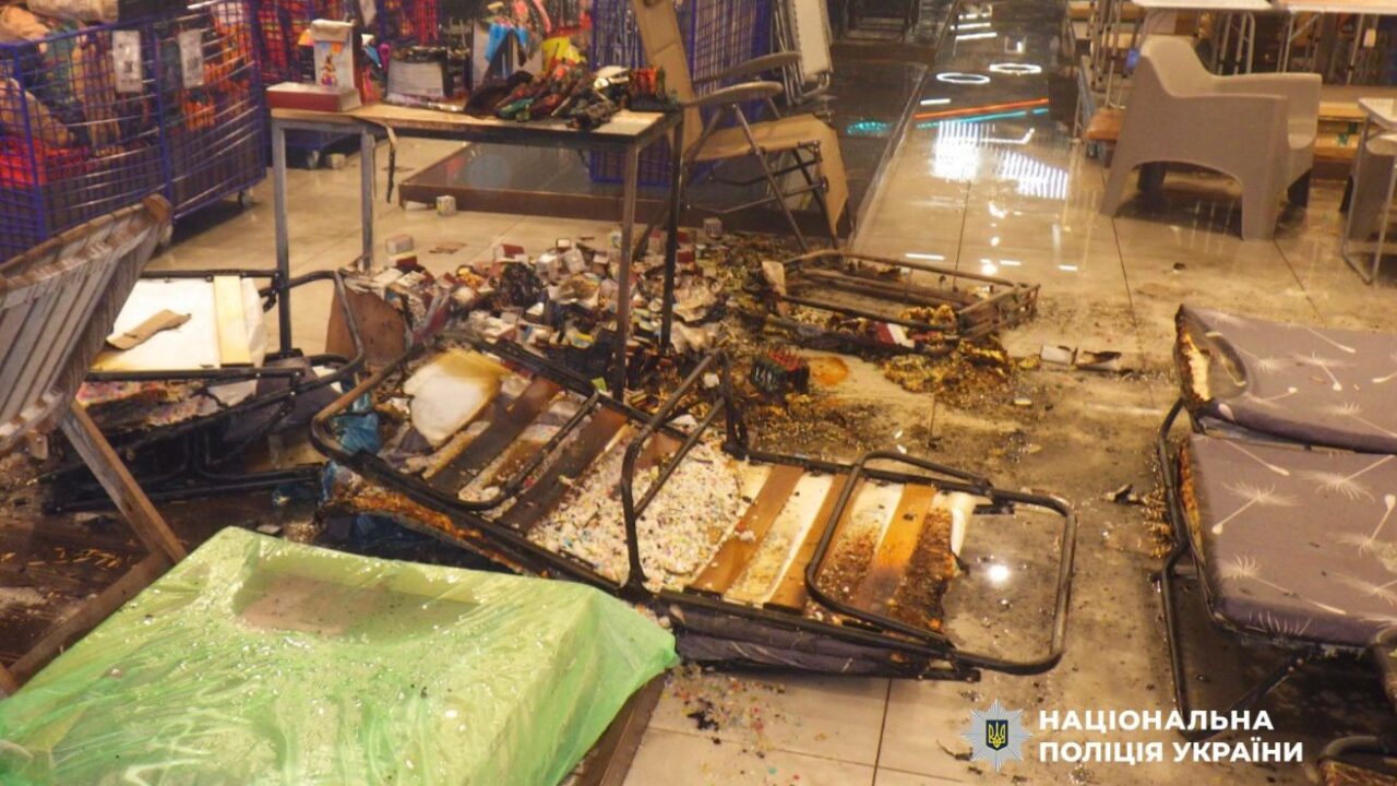 У Києві 6-річний хлопчик влаштував пожежу в гіпермаркеті (відео)