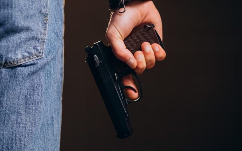 У Фастові на Київщині чоловік стріляв у батька та сина під час суперечки: один із них загинув