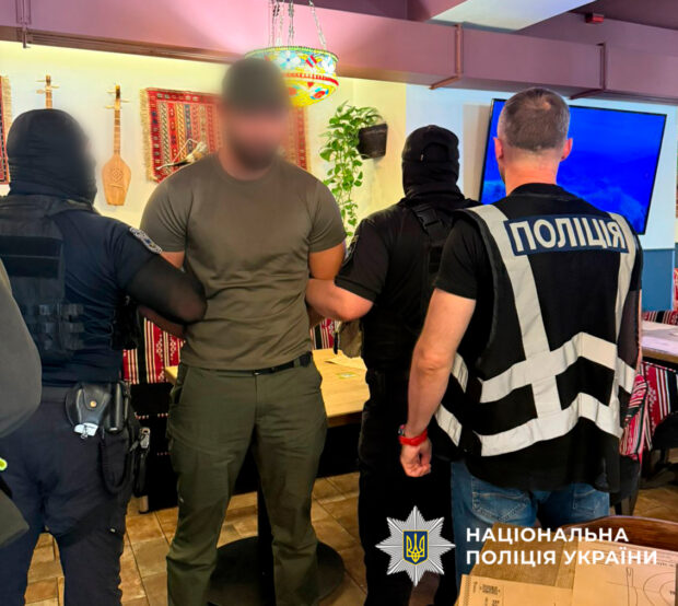 За 12 000 доларів переправляв призовників за кордон: в організації схеми підозрюється 35-річний киянин