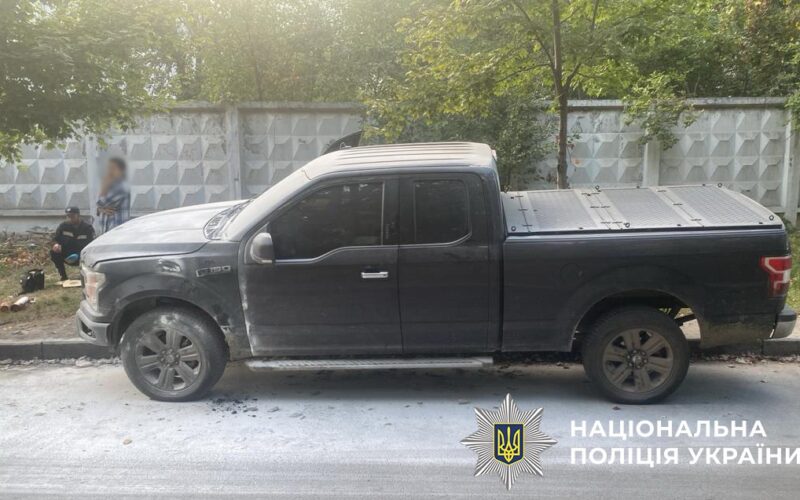 У Києві затримали чоловіка, який за завданням спецслужб рф підпалив пікап місцевого мешканця, сприйнявши його за військову автівку