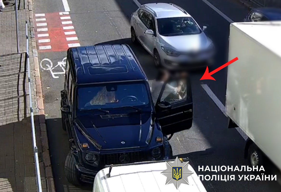 У Києві водій Mercedes побив велосипедиста через зауваження на велодоріжці