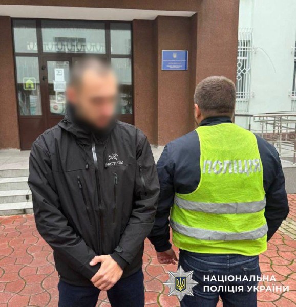 Скандал у Києві: чоловіка затримали за домагання до музиканта російською мовою