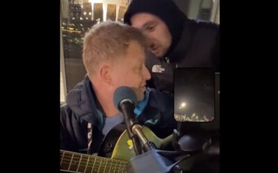 У Києві музикант зустрівся зі своїм кривдником, який вимагав співати російські пісні (відео)