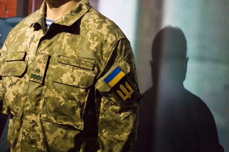 Відео про нібито побиття військового на колісному кріслі у Києві виявилося інсценізацією