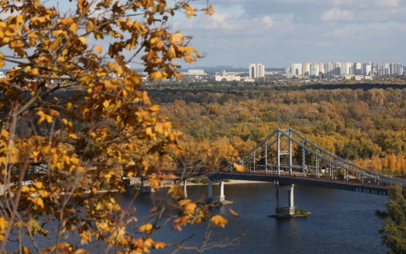 Київ 15 жовтня: екстрені відключення світла, евакуаційні автобуси та кадрові зміни