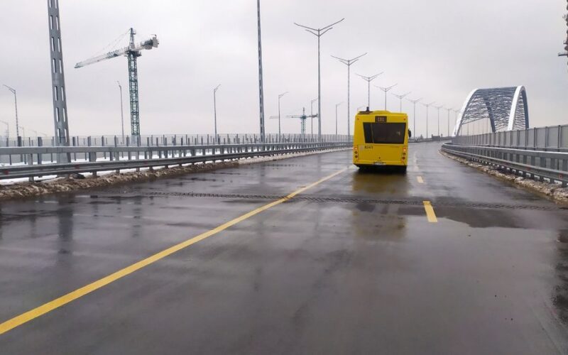 У Києві змінять маршрути автобусів через повітряні тривоги: що потрібно знати (фото)