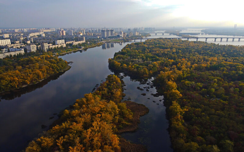 Київ 18 жовтня: пожежа на Печерську, відкладення опалення та затори