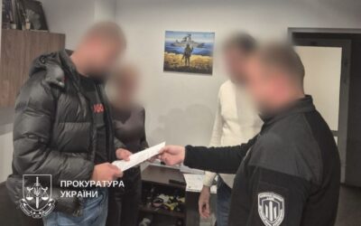 Двох поліцейських у Києві підозрюють у побитті чоловіка біля ТЦК (фото)