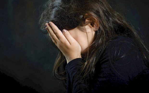 Жінка допомагала ґвалтувати власну доньку на Київщині: справу передано до суду