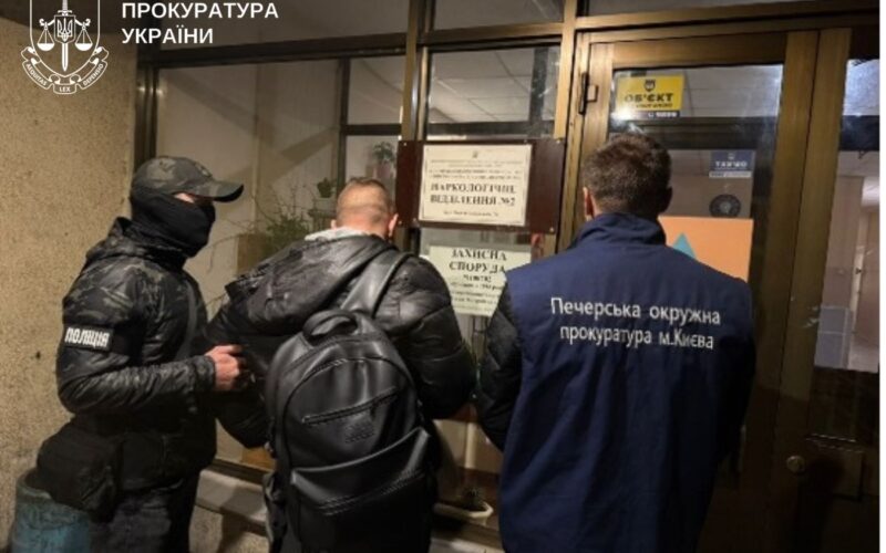 У Києві лікар-нарколог за $1000 видавав неправдиві довідки п’яним водіям