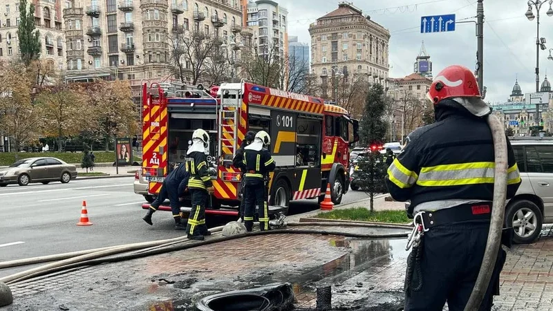 Біля КМДА у Києві підпалили шини, чоловіка затримали