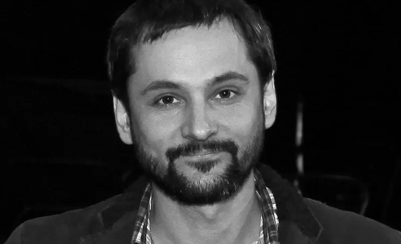 Екс-директора Молодого театру Андрія Білоуса звинуватили в систематичному сексуальному насильстві над студентками