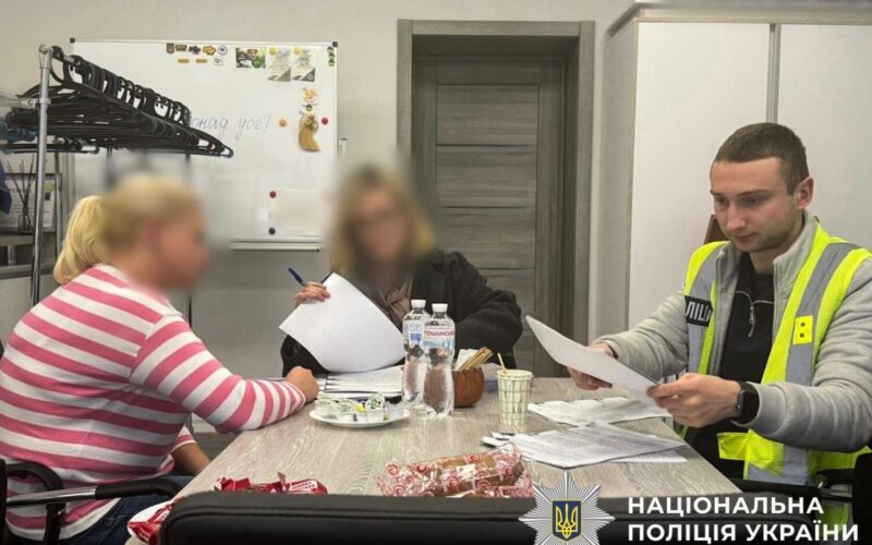 У Києві поліція викрила розтрату у понад 500 тисяч гривень при закупівлі канцелярських товарів