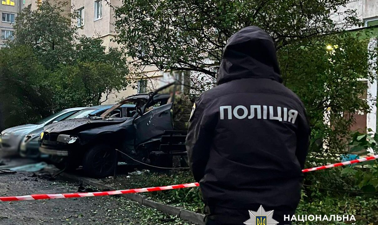 У Києві підірвали автомобіль BMW X3