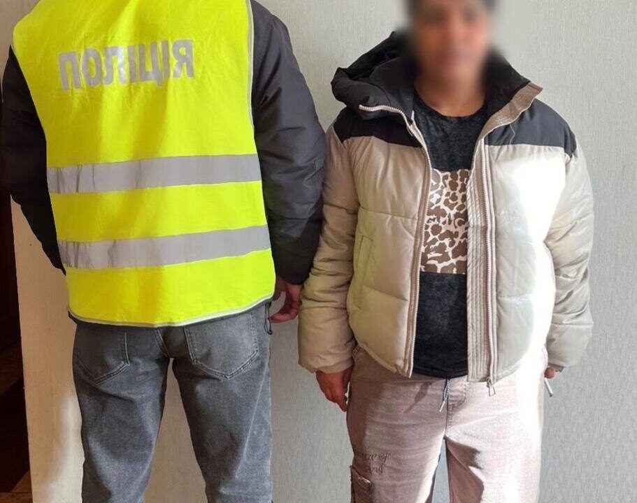 У Києві шахрайка під виглядом «ворожки» обікрала 19-річну дівчину на 120 тисяч гривень (фото)