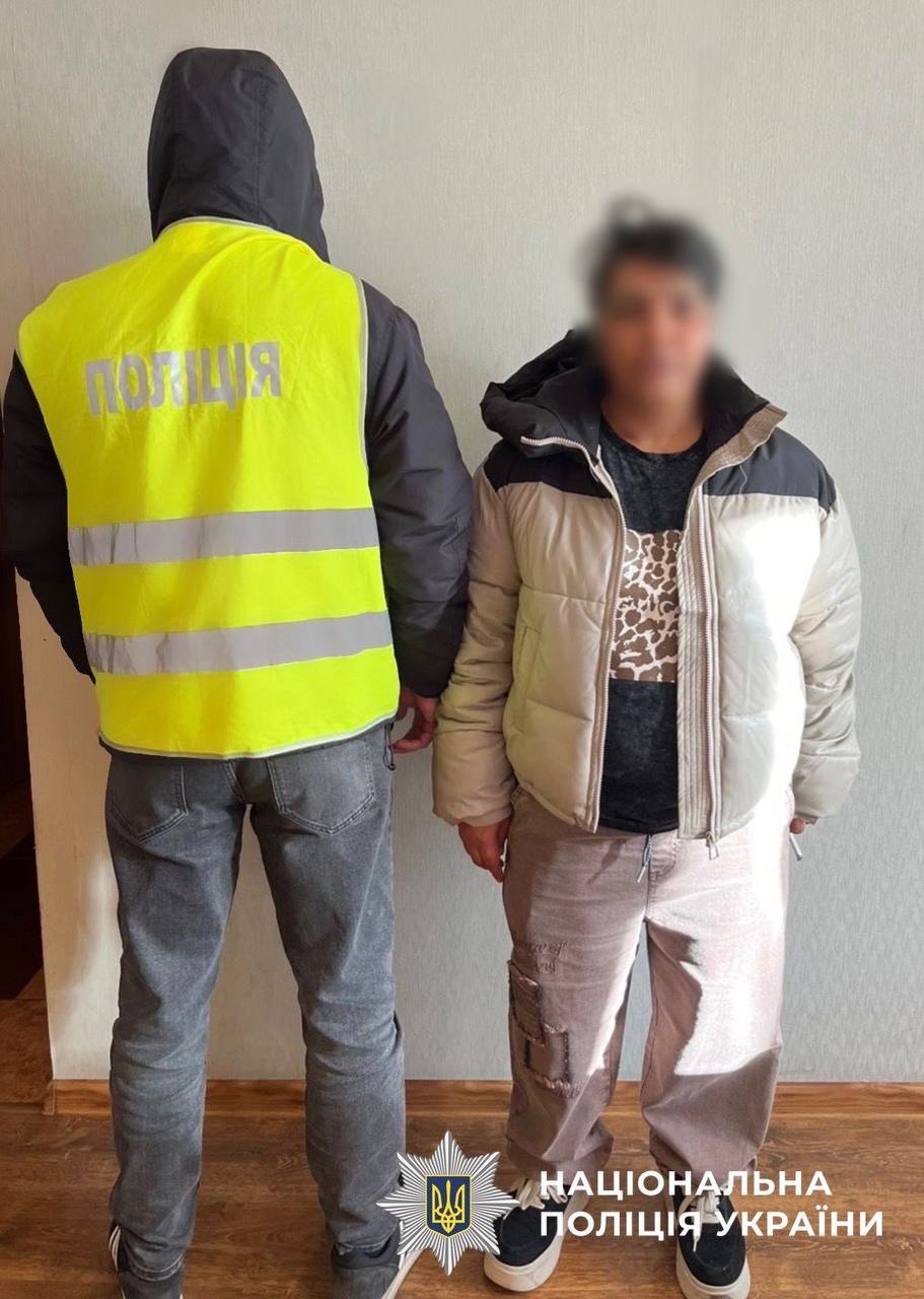 У Києві шахрайка обікрала дівчину на 120 тисяч гривень під виглядом зняття порчі