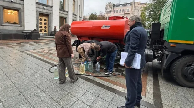 Російська атака на Київ: Як працює Верховна Рада без водопостачання