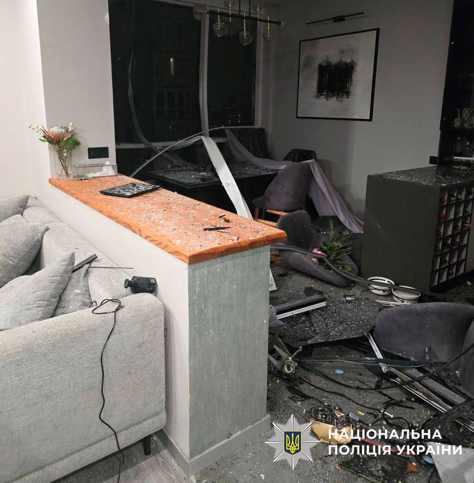 Київські поліцейські знешкодили два ворожі безпілотники у житлових будинках