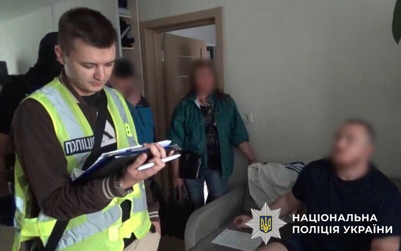 У Києві викрили “мольфара” з соцмереж, який знімав «порчу» через соцмережі (фото)