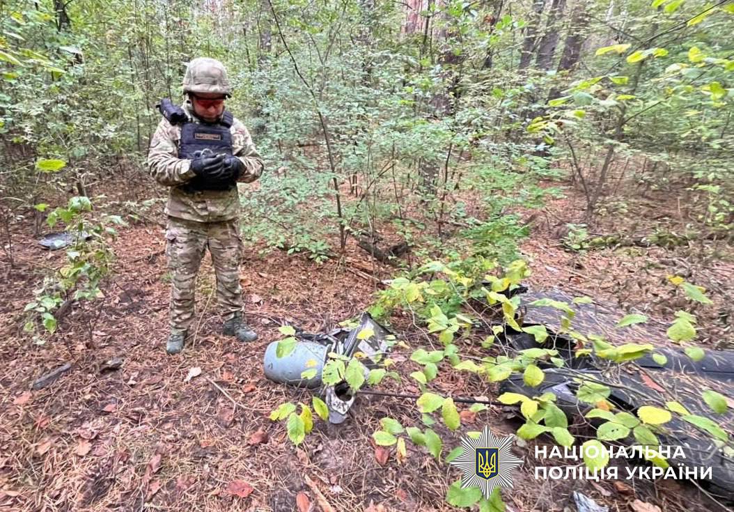 У Дарницькому районі Києва знайдено уламки ворожого безпілотника з бойовою частиною