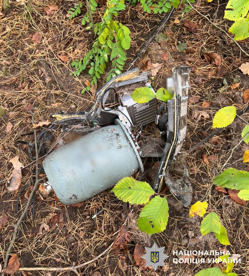 У Дарницькому районі Києва знайдено уламки ворожого безпілотника з бойовою частиною