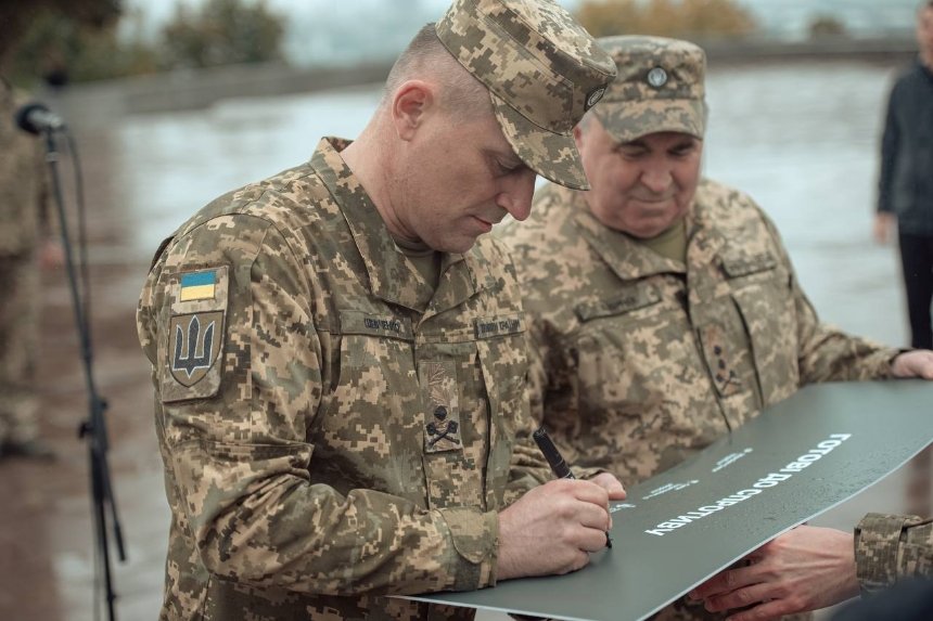 Пам'ятний знак воїнам ТрО у Києві: відкриття на Алеї Захисників