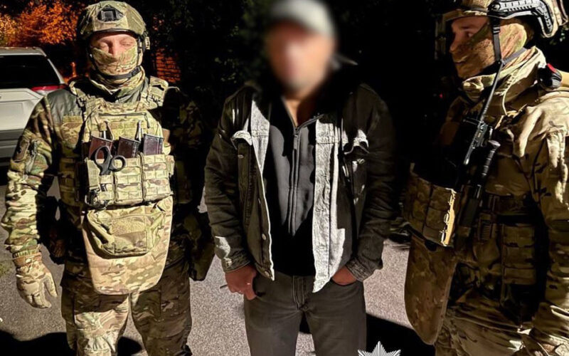 Київські поліцейські викрили злочинну групу, яка ошукала підприємця на майже 2 мільйони гривень (фото)