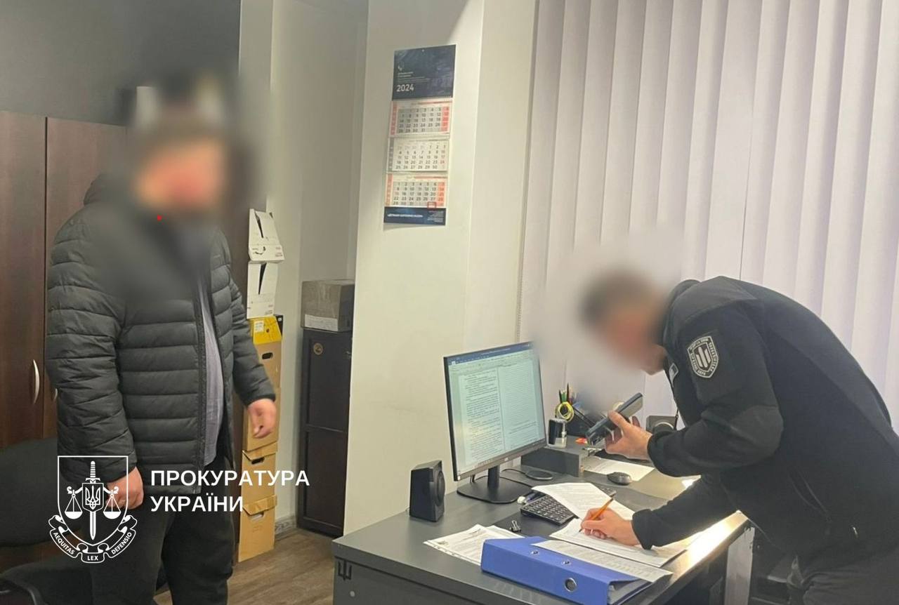 Поліцейські побили чоловіка біля ТЦК у Києві: їм загрожує до 8 років в'язниці