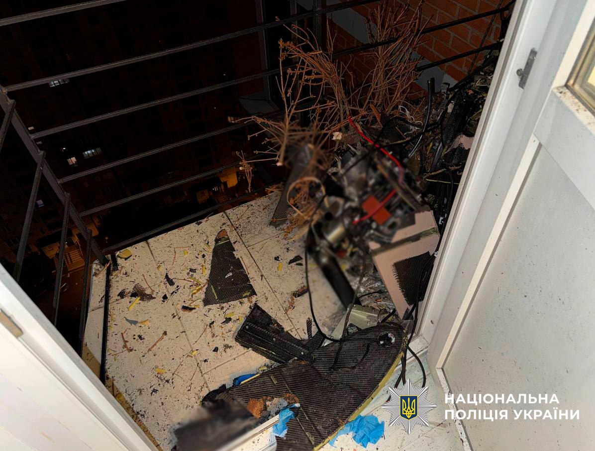 Київські поліцейські знешкодили два ворожі безпілотники у житлових будинках