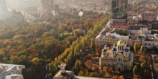 Київ 19 жовтня: пожежа в Деснянському, ДТП на мосту Патона