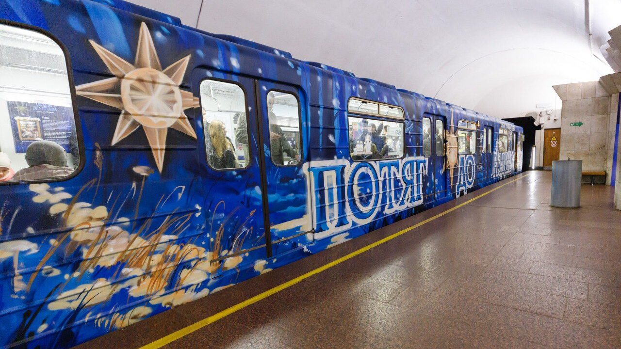 У київському метро курсуватиме різдвяний артпоїзд