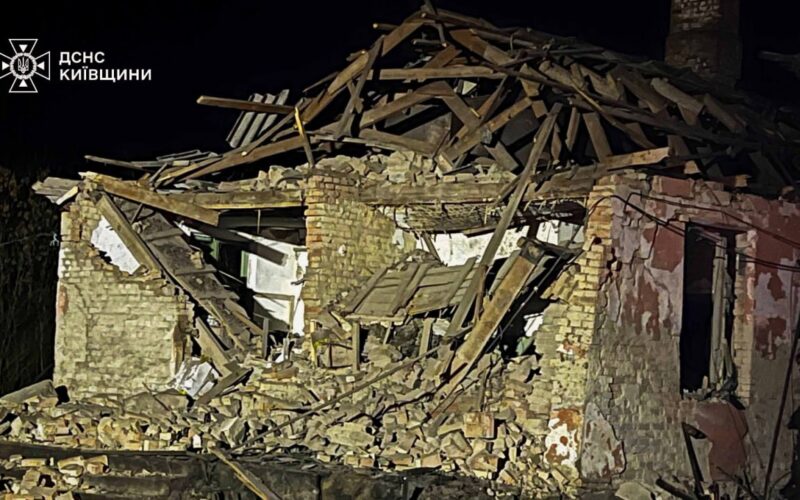 Чотири райони Київщини постраждали внаслідок нічної атаки росіян
