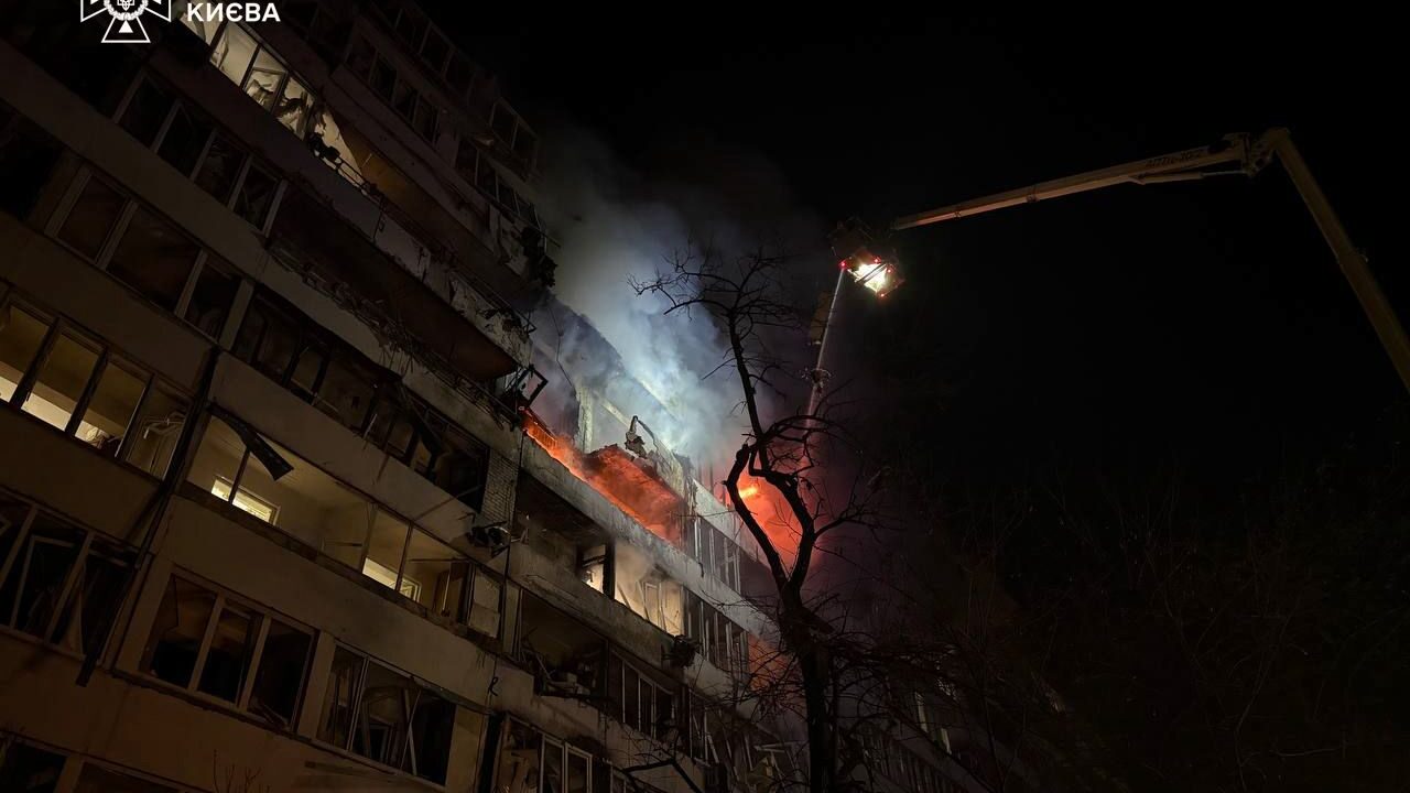 Київ 25 листопада: 7 загиблих після атаки, корупція на дронах, укриття