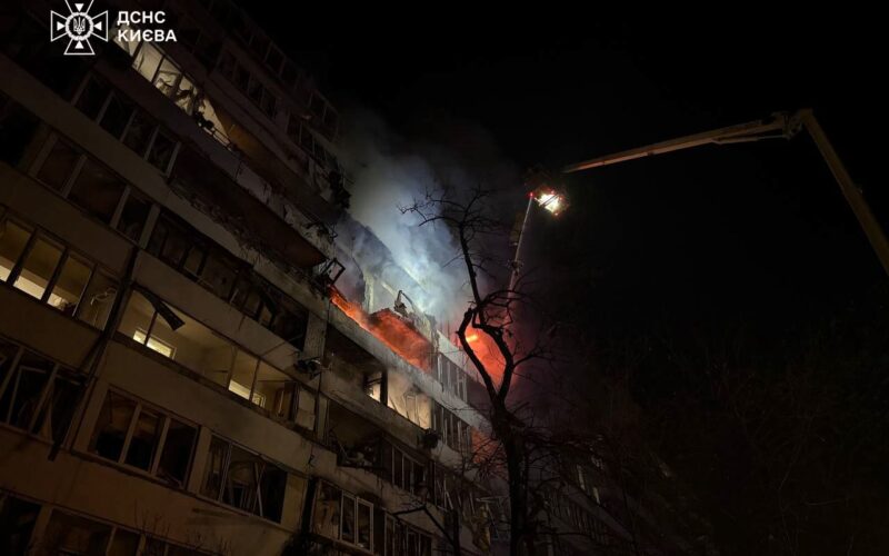 Київ 25 листопада: 7 загиблих після атаки, корупція на дронах, укриття