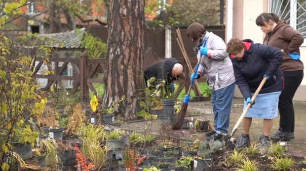 Медики та ветерани створили терапевтичний сад у Бучі