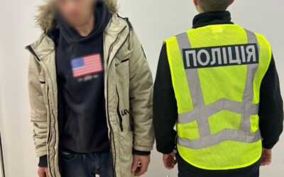 У Києві затримали чоловіка, який влаштував розбійний напад у магазині та кинув страйкбольну гранату