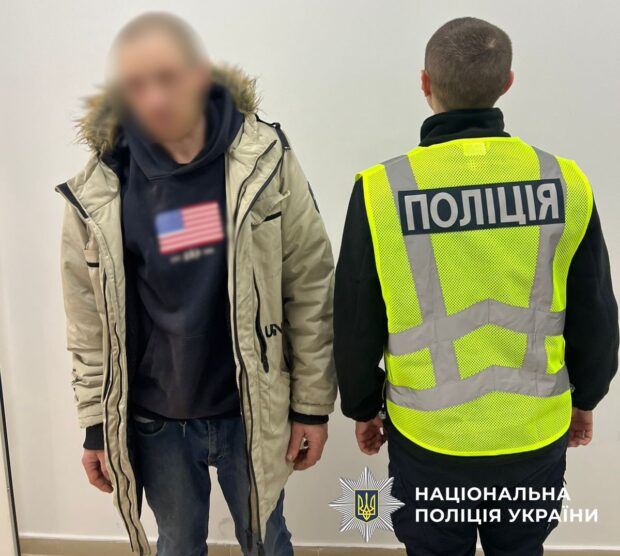 У Києві чоловік влаштував розбійний напад у магазині та кинув гранату - поліція затримала зловмисника