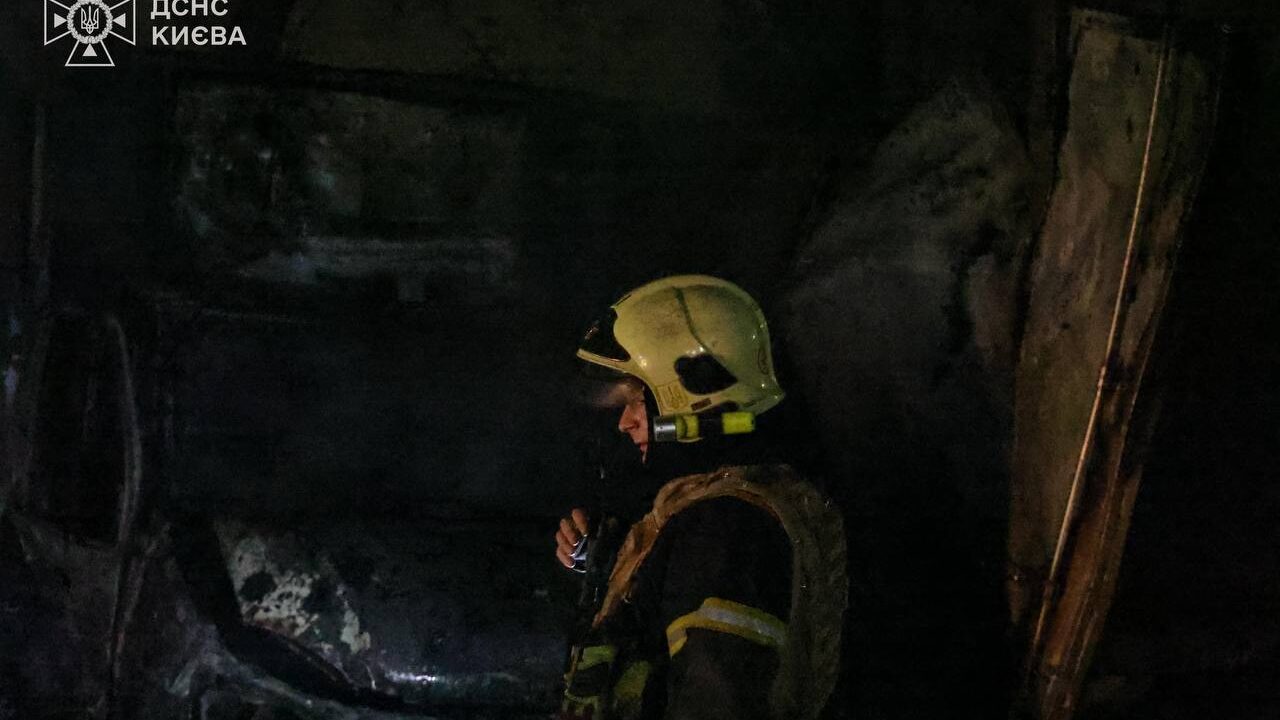 У Києві ліквідували пожежі після атаки російських дронів