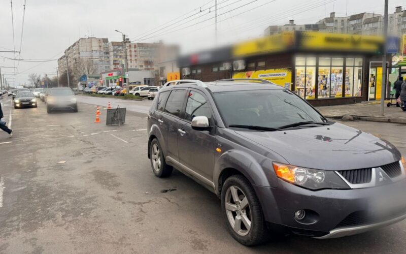 На Київщині водій автівки скоїв наїзд на чотирьох дітей та жінку (фото)