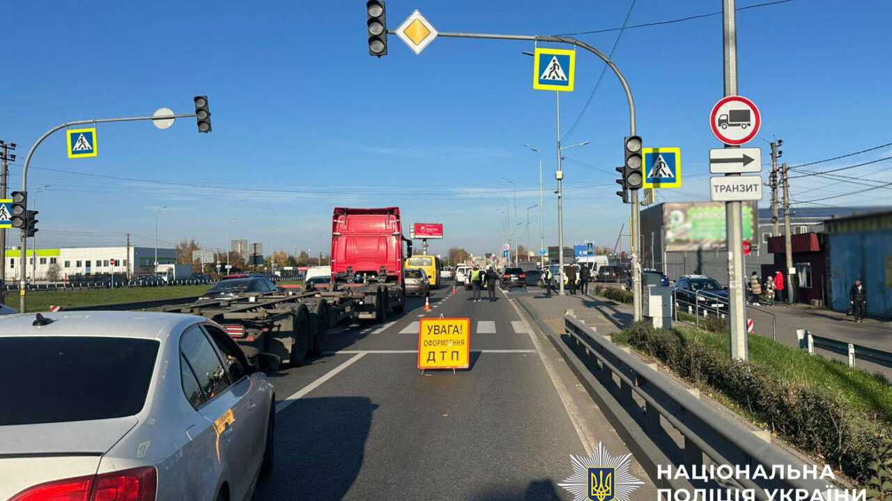 На Кільцевій дорозі у Києві водій Volkswagen збив насмерть пішохода (фото)