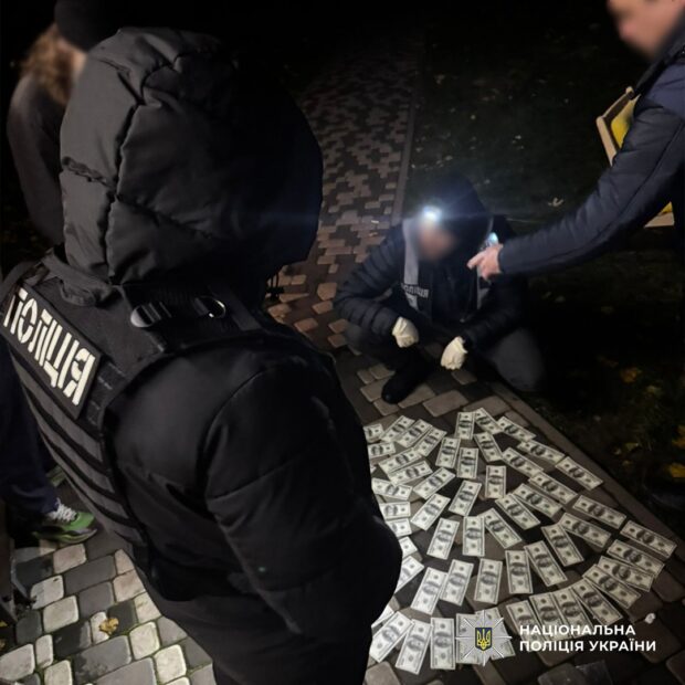 Нацполіція викрила групу, що продавала інструкції для незаконного виїзду за кордон