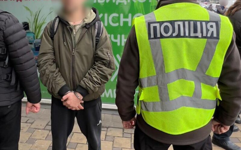 Киянин за 4 000 доларів намагався в багажнику перевезти військовозобов’язаного до кордону (фото)