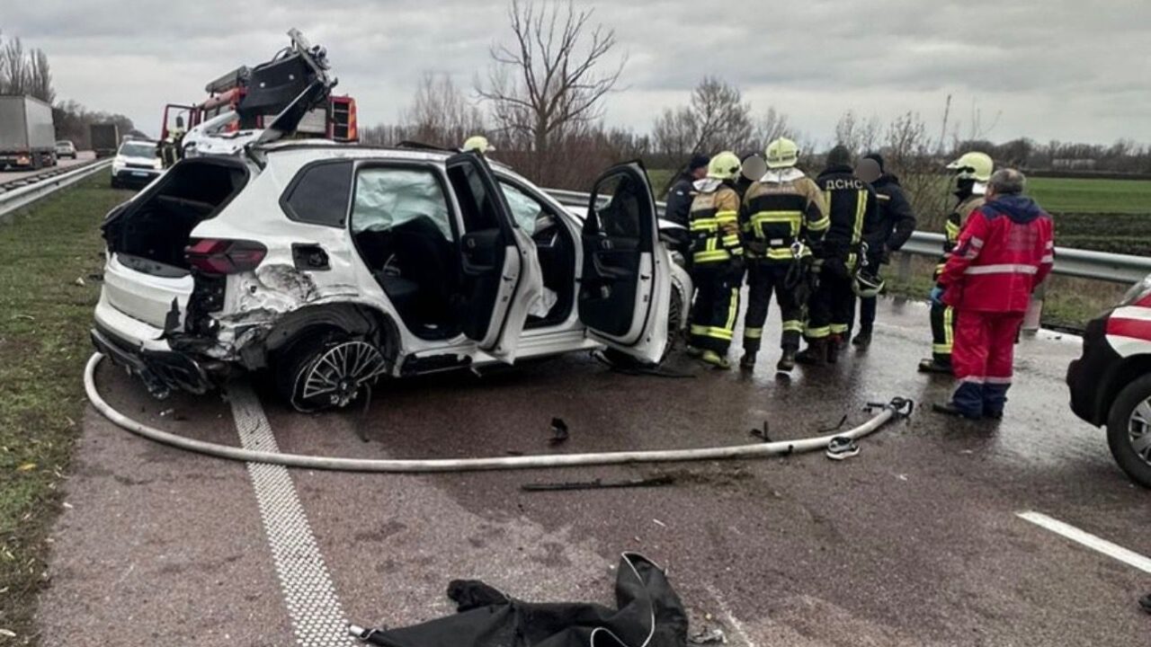Смертельна ДТП на Бориспільщині: BMW X5 кілька разів перекинувся (фото)