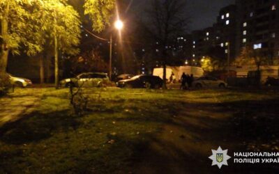 У Києві перехожий заступився за дитину, на яку кричав батько, а той наздогнав його і вдарив ножем