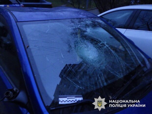П'яний киянин пошкодив чужий автомобіль: поліція затримала 21-річного порушника