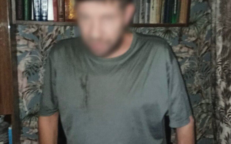 У Києві затримали чоловіка, який погрожував сусідці вбивством через зауваження (фото)
